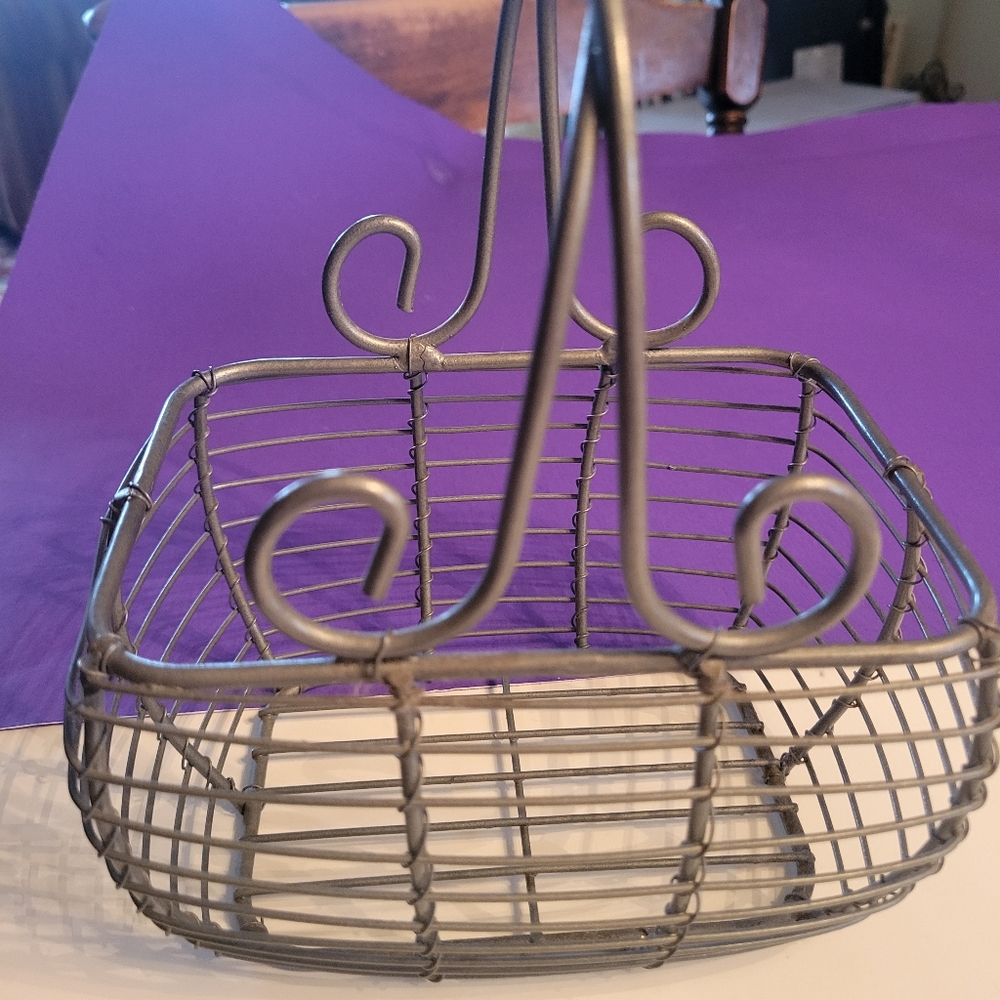 METAL WIRED BASKET